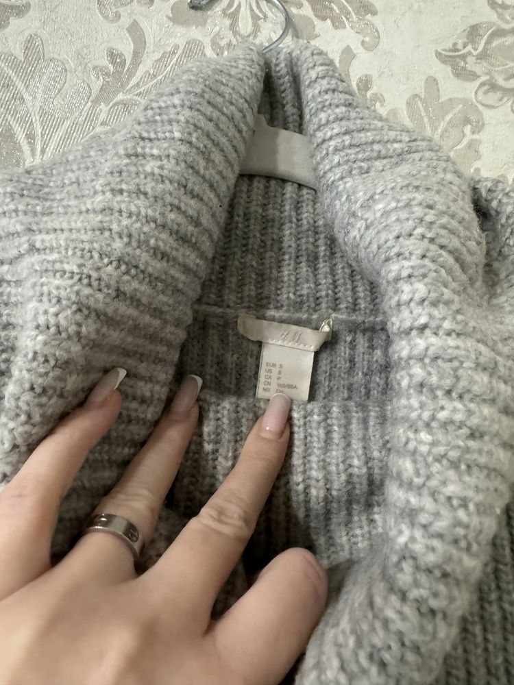Свитер H&M серого цвета