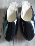 Chinelas pretas criança