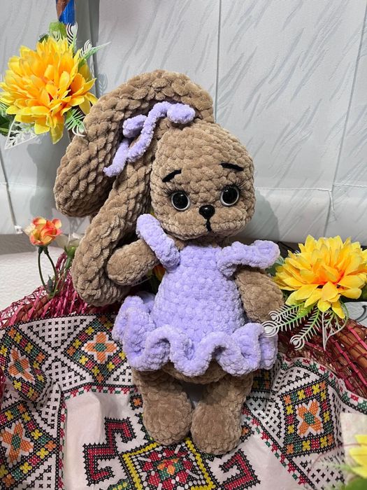 Дівчинка кролик, іграшка зроблена гачком