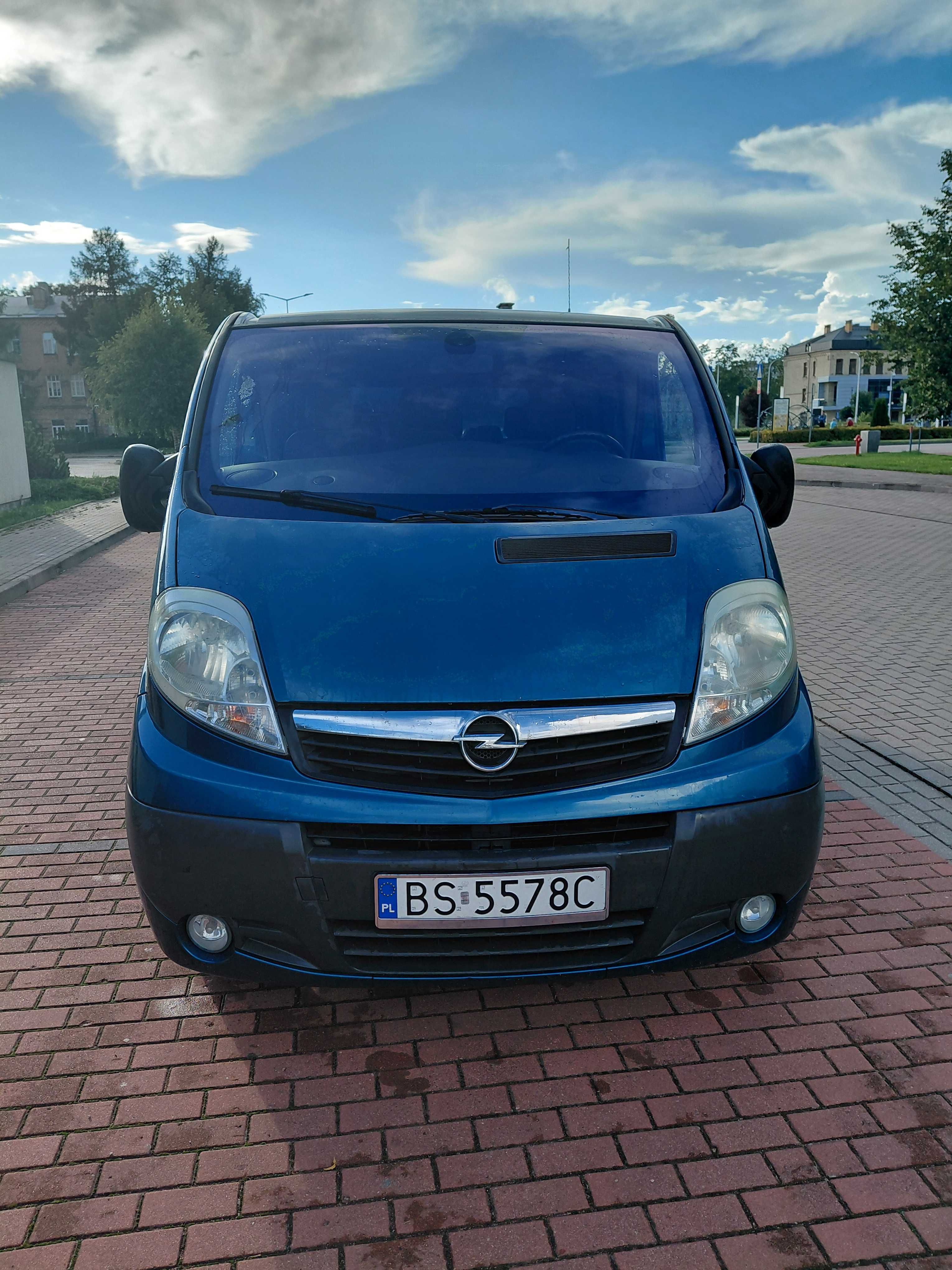 SAMOCHÓD OPEL VIVARO 2010r. 9 osobowy