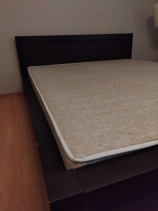 Łóżko sypialniane z materacem i szafka ( komoda) komplet Black Red Whi