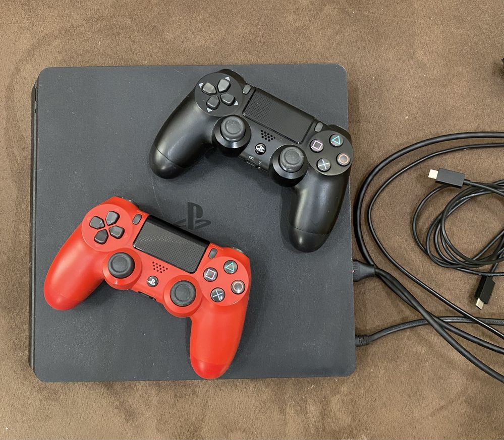 Ігрова приставка Sony Playstation 4 + 2 джойстики + FIFA