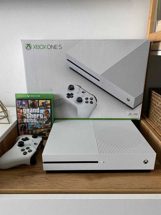 Ігрова консоль Xbox One S на 1TB + диск GTA V