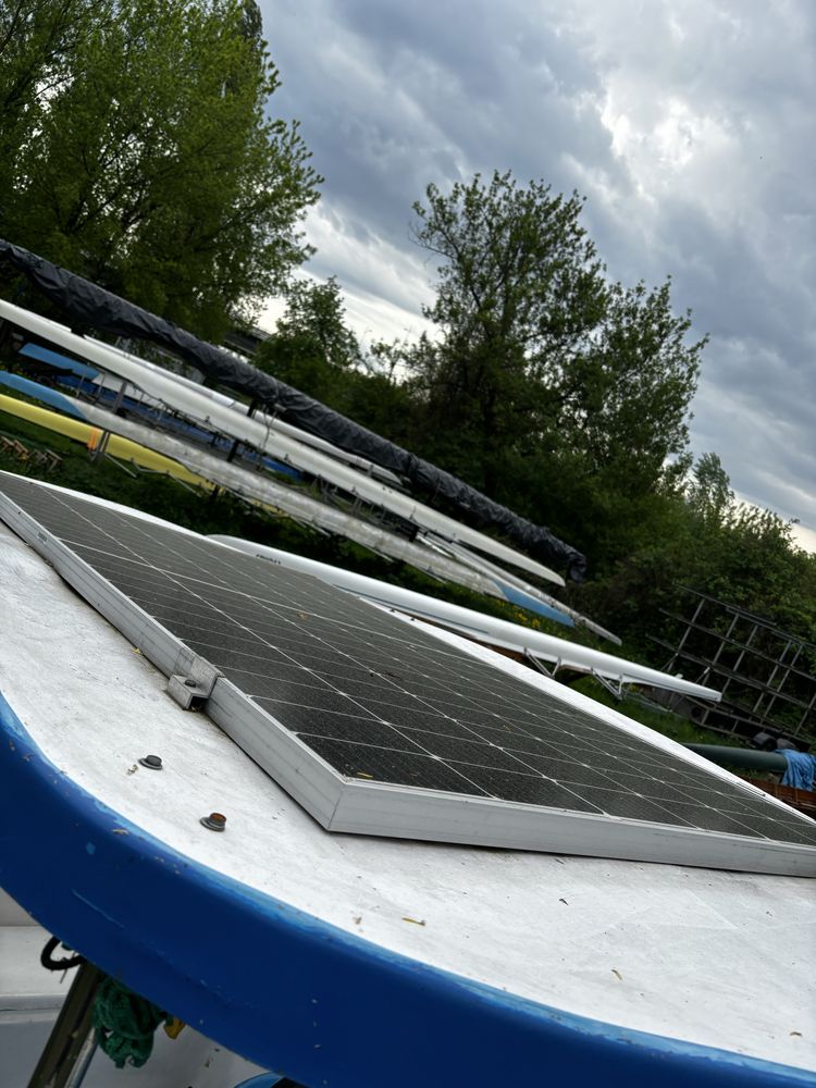 Łódka elekryczna z solarem.