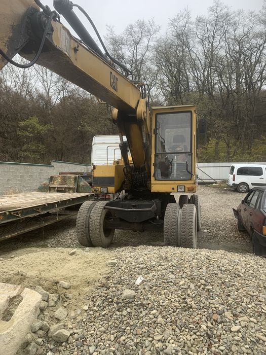 Екскаватор CAT 212B FT в робочому стані