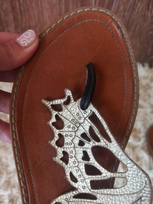 Босоніжки у відмінному стані 36 розміру