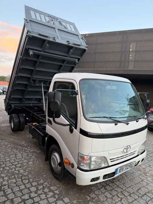 Carrinha Toyota dyna tribasculante 3.0CC