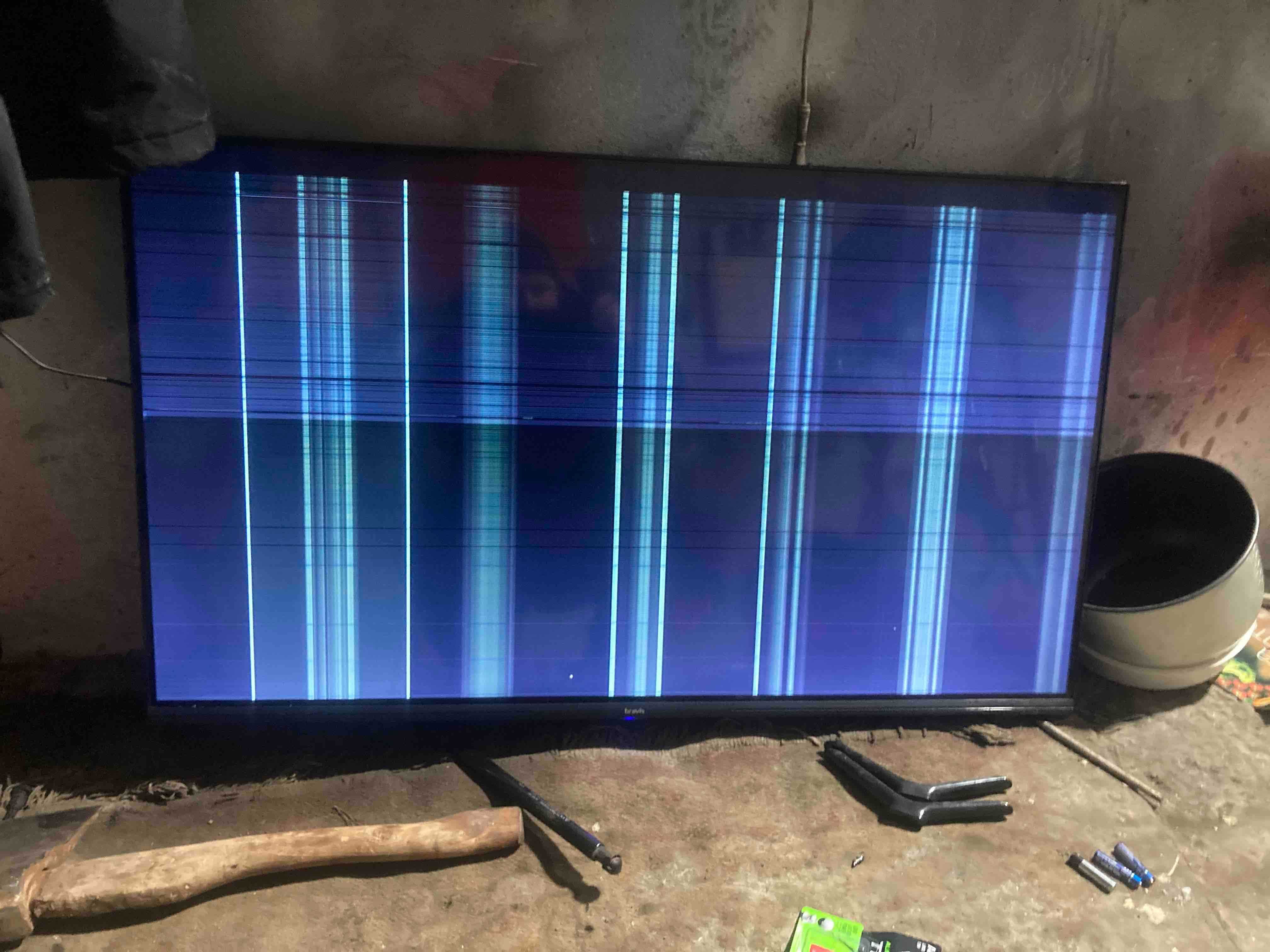 Телевизор Bravis LED-H 7000 smart+T2