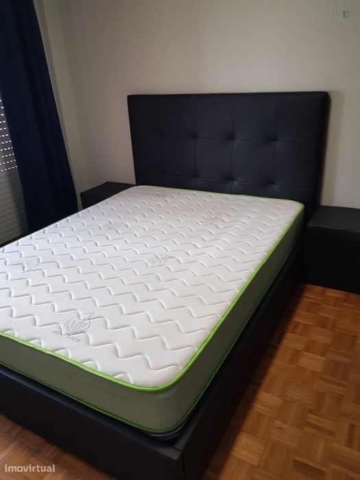 414103 - Quarto com cama de casal em...