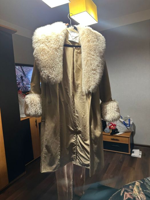 Płaszcz beżowy ciepły futro