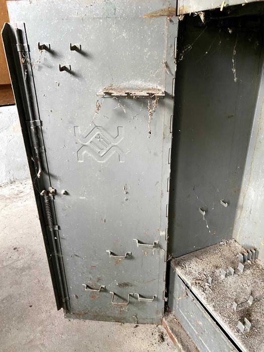 Metalowa szafa do warsztatu lub garażu na narzędzia