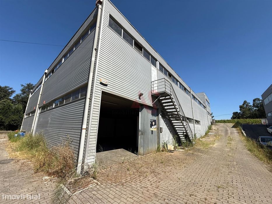 4 Armazéns Industriais em Barcelos com licença para comércio e indústr