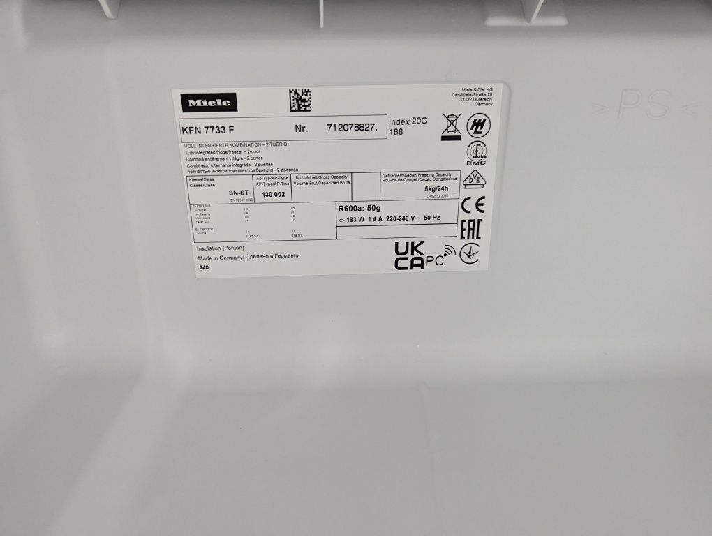 Холодильник встройка .Miele KFN 7733 F