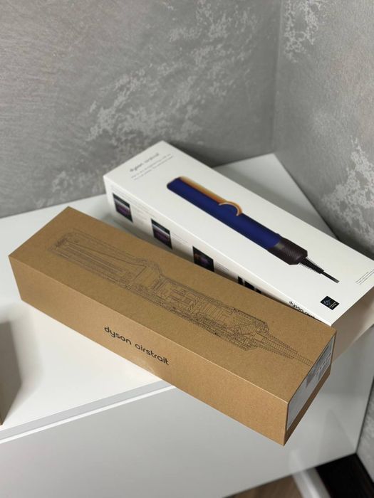 Dyson Airstrait