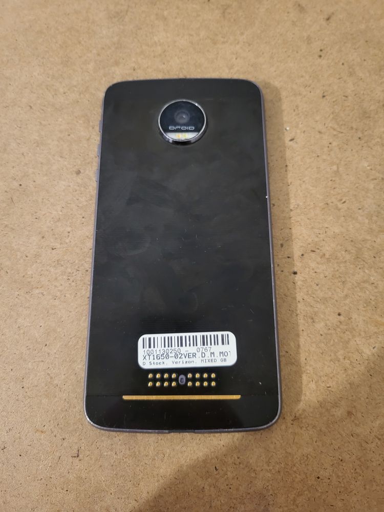 Потужний смартфон Motorola XT1650-02 Super Amoled 5.5'
