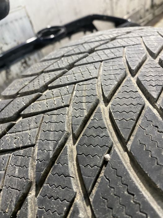 Bridgestone blizak 245/45/20