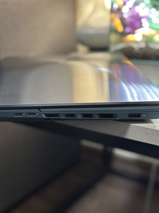 ASUS ZenBook Pro Duo UX582L • OLED 4K • i7 • RTX 3070 • 32GB • 1TB SSD