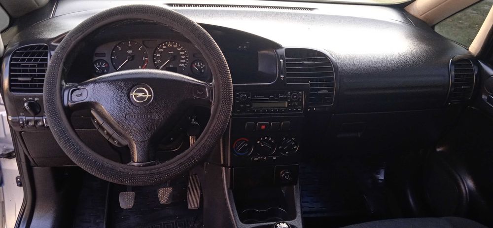 Мінівен Opel Zafira 2.00 л дизель 7 місць,