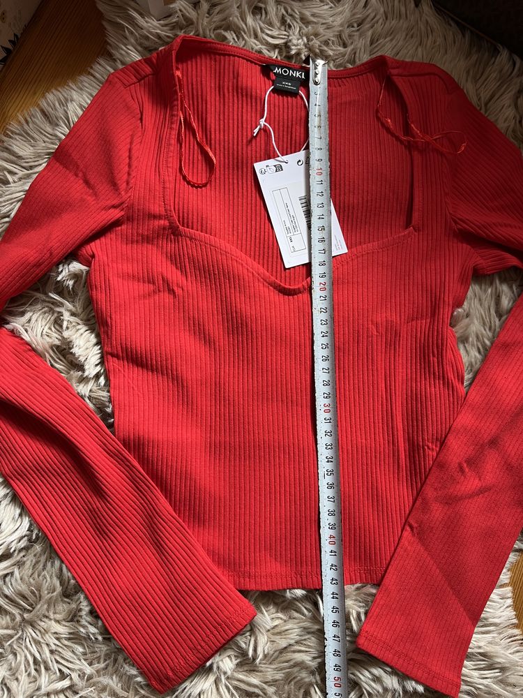Monki czerwona prążkowana bluzka z dekoltem crop top supplier czerwona