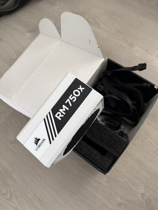 Corsair rm750x white