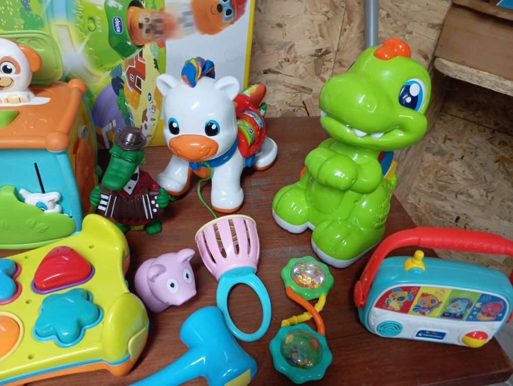 Conjunto de 25 brinquedos variados como novos