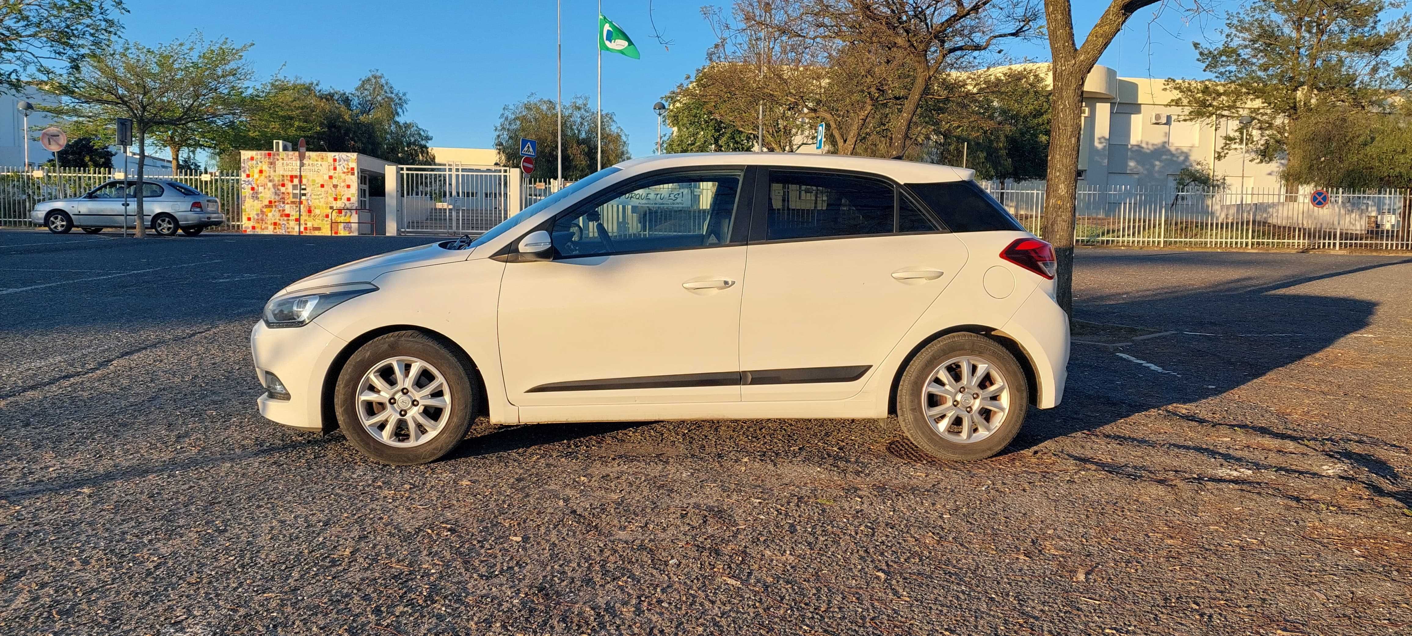 Hyundai I20 go branco 55000 km