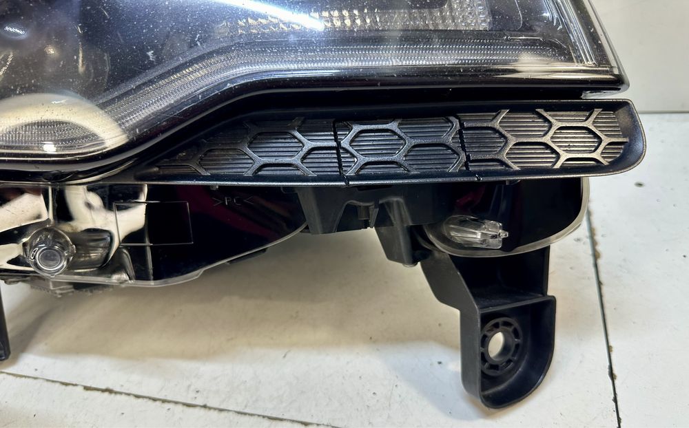 Фара права Jeep Grand Cherokee SRT USA 2014 2015 2016 68142490AG