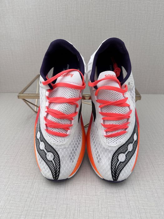 Бігові кросівки Saucony Endorphin pro 4