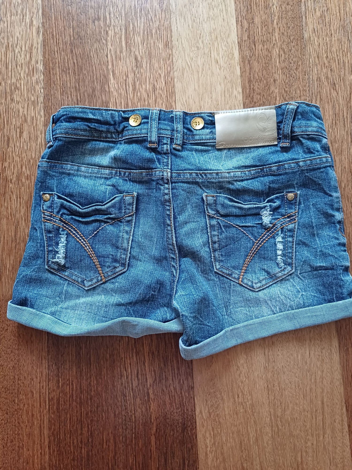 Krótkie spodenki jeansowe z przetarciami