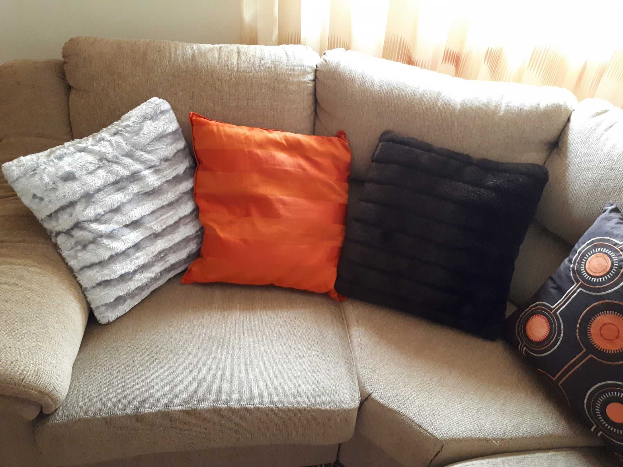 Sofá de sala beige