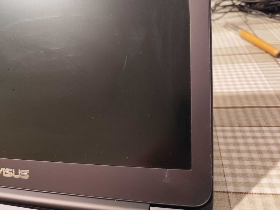 Asus Zenbook UX305CA SSD 256GB 8GB FHD uszkodzona klawiatura