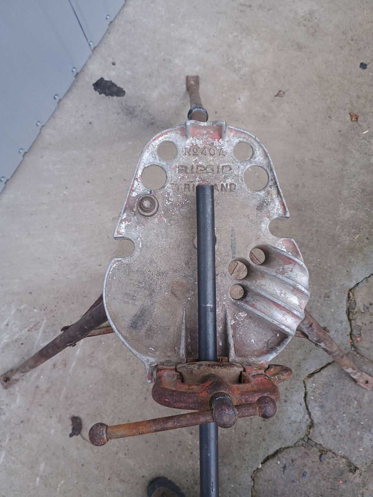 Ridgid TRISTAND 40A imadło jarzmowe do rur na trójnogu stół