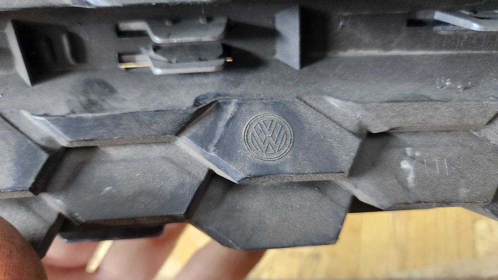 561853666c Решітка переднього бампера права volkswagen passat b7 11-15