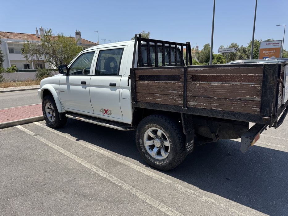 Mitsubichi L200 4x4 - cabine dupla 5 lugares - 2005
