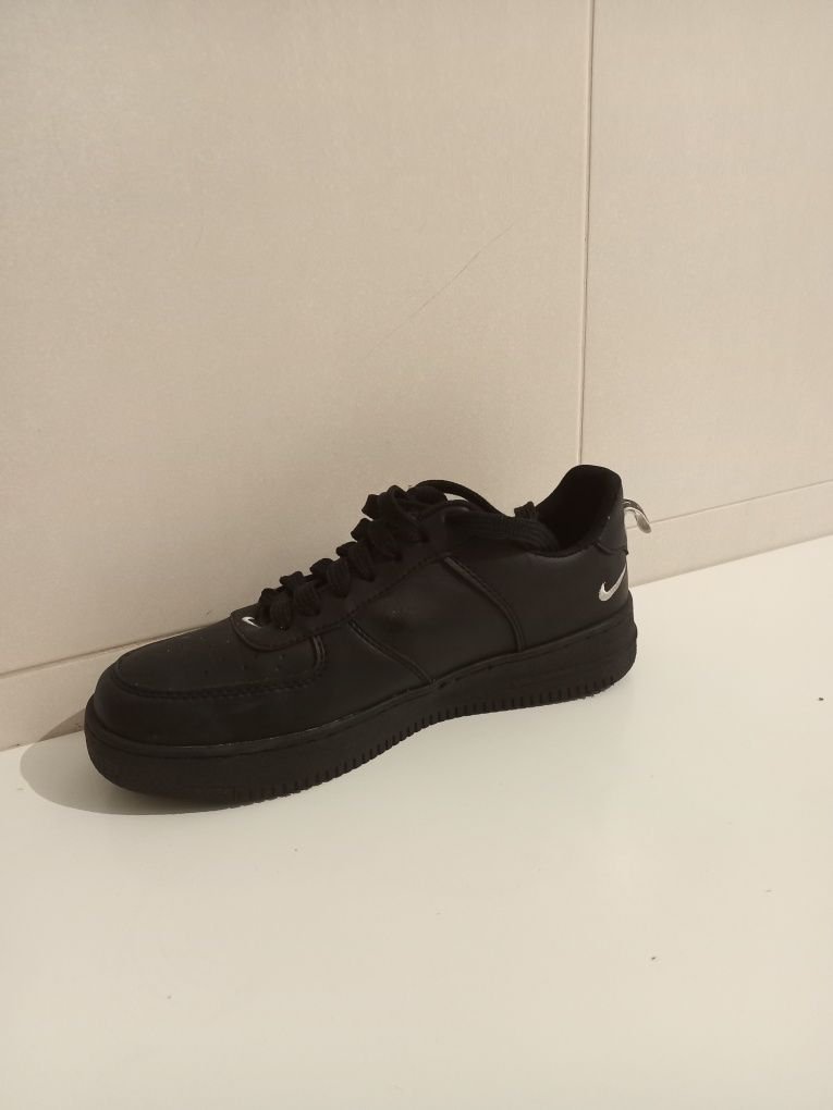 Nike sportswear preto e branco