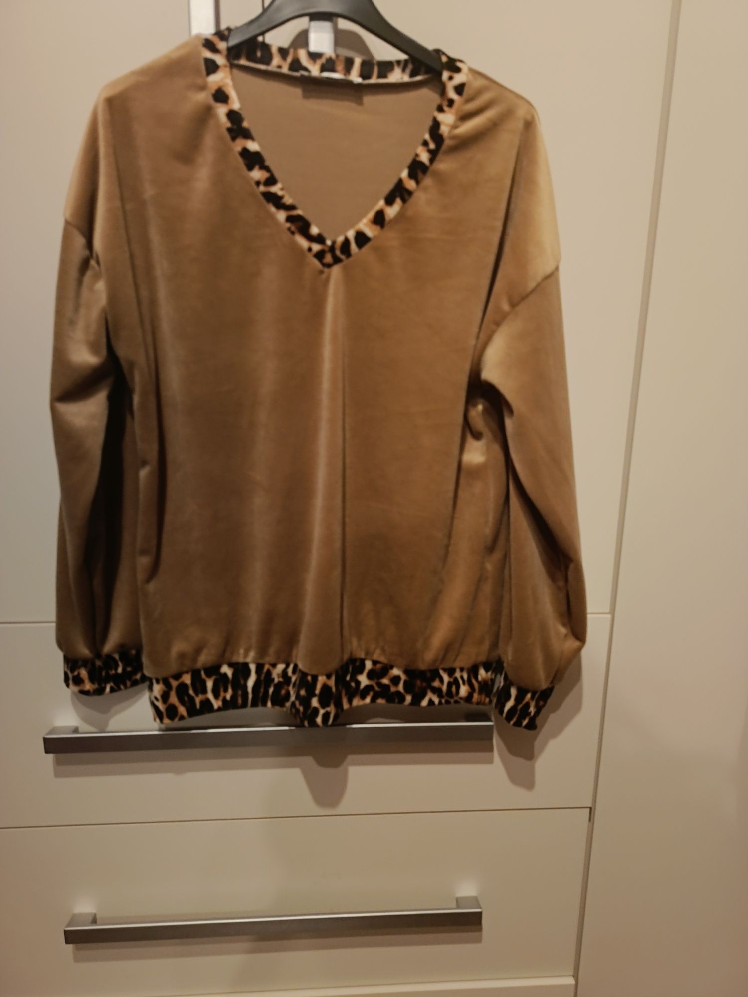 Dres welurowy camel panterka