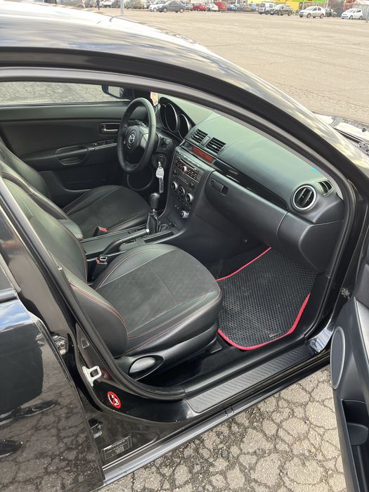 Продам автомобиль Мазда 3