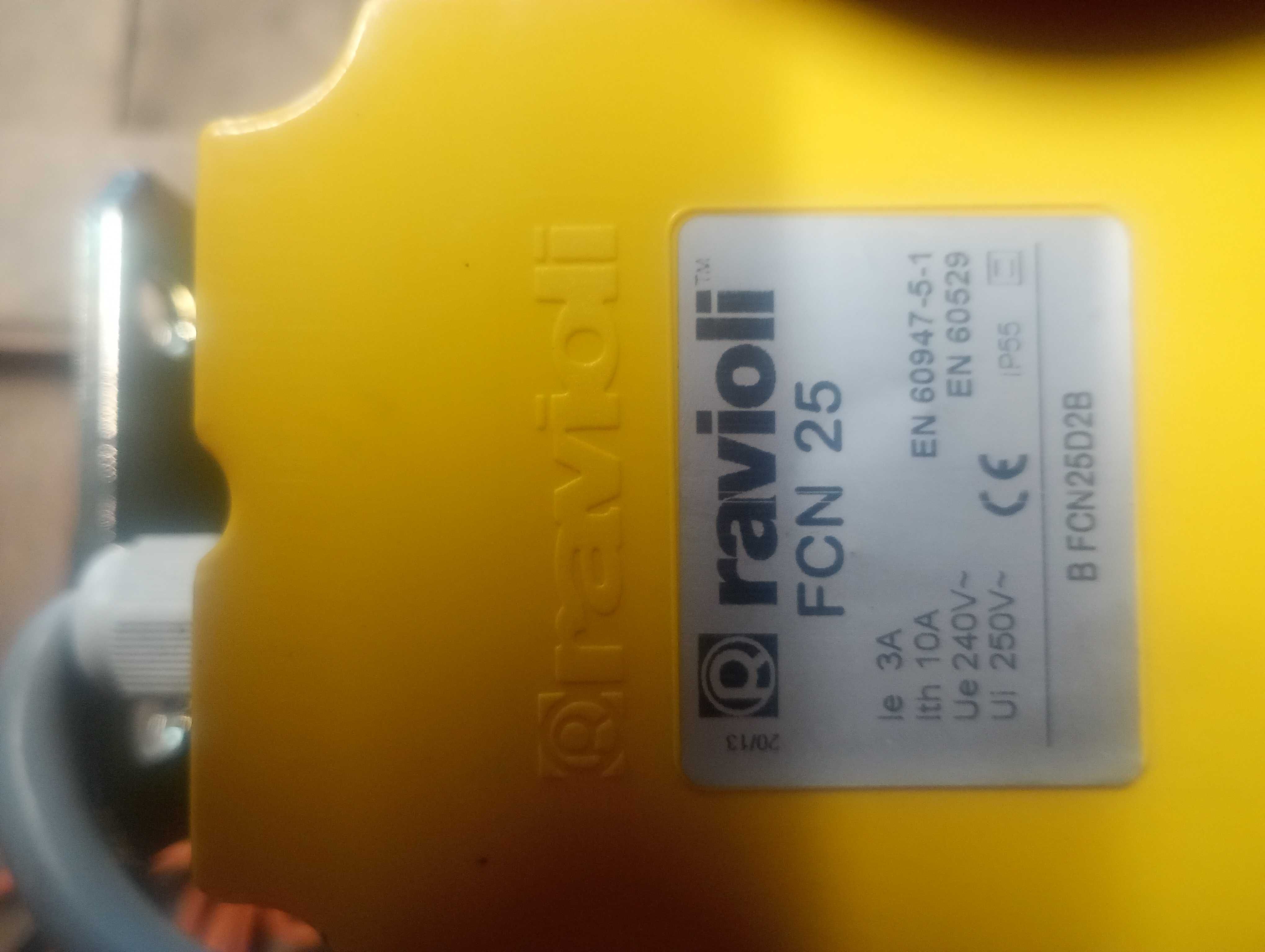 Skrzynka sterownik  wraz z silnikiem elektrycznym i przekładnią