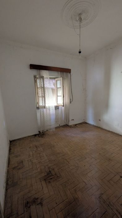 Moradia anos 60 para remodelar com 630m2 de terreno
