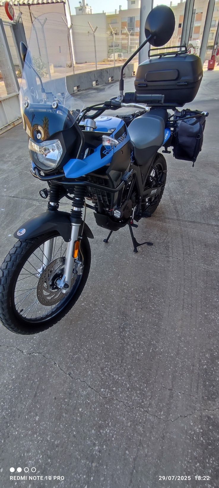 Moto trail UM DSR ADVENTURE