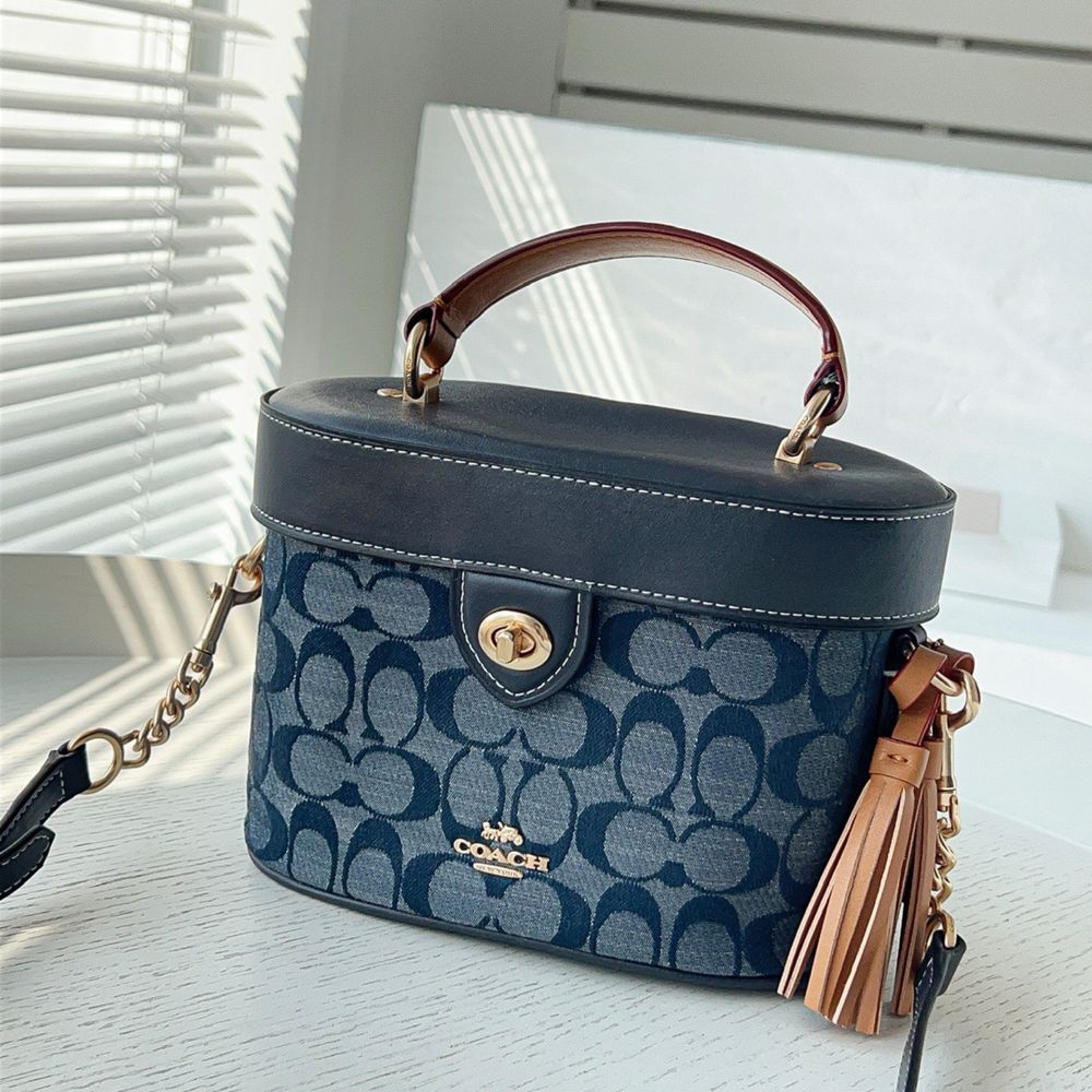 Стильна новинка від Coach!