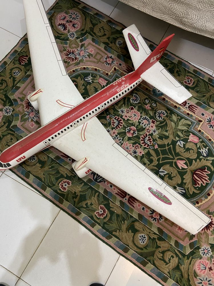 Avião RC Novo ,em Foam numca posto a voar