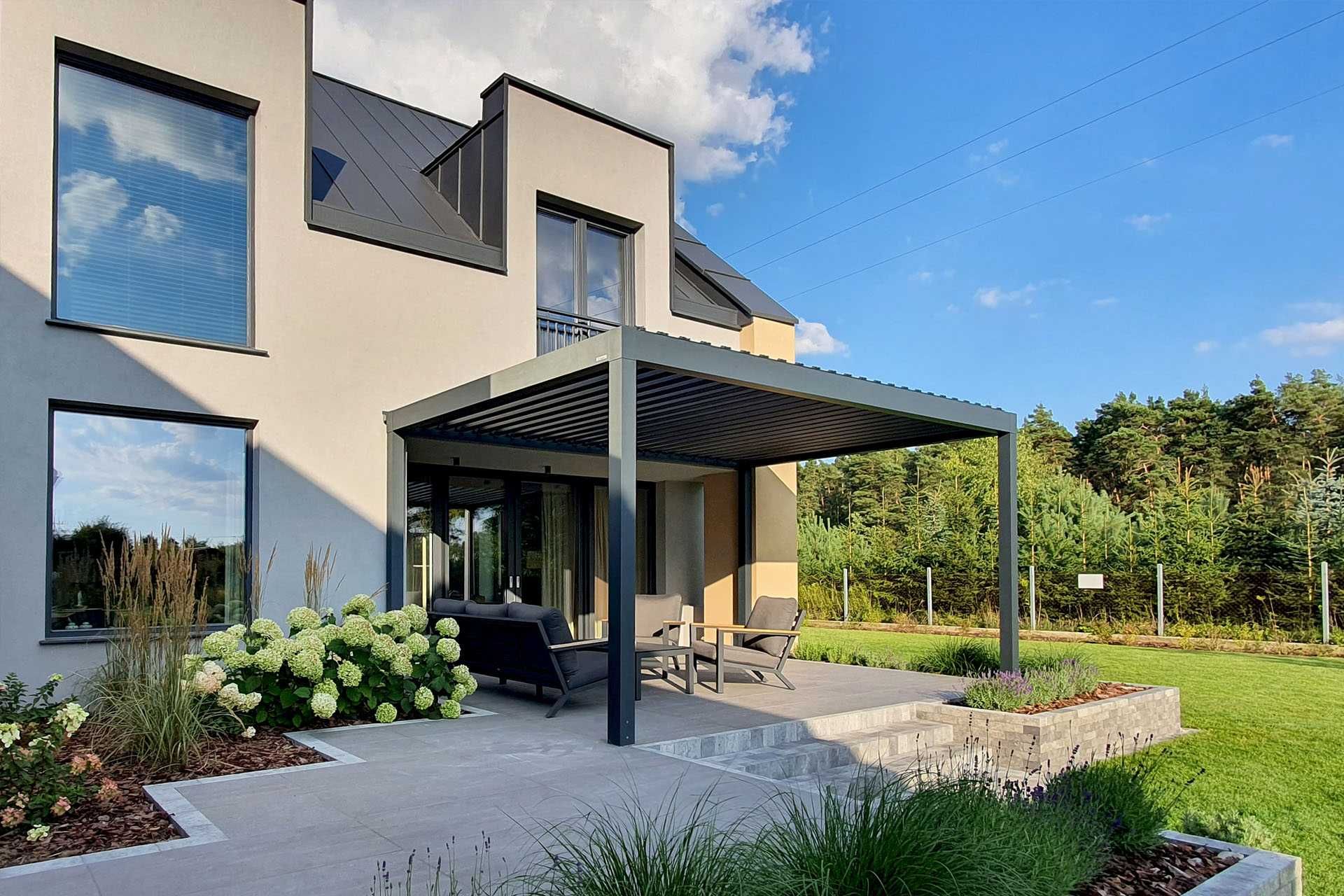 Pergola ogród zimowy nowoczesne solidne zadaszenie tarasu lamele