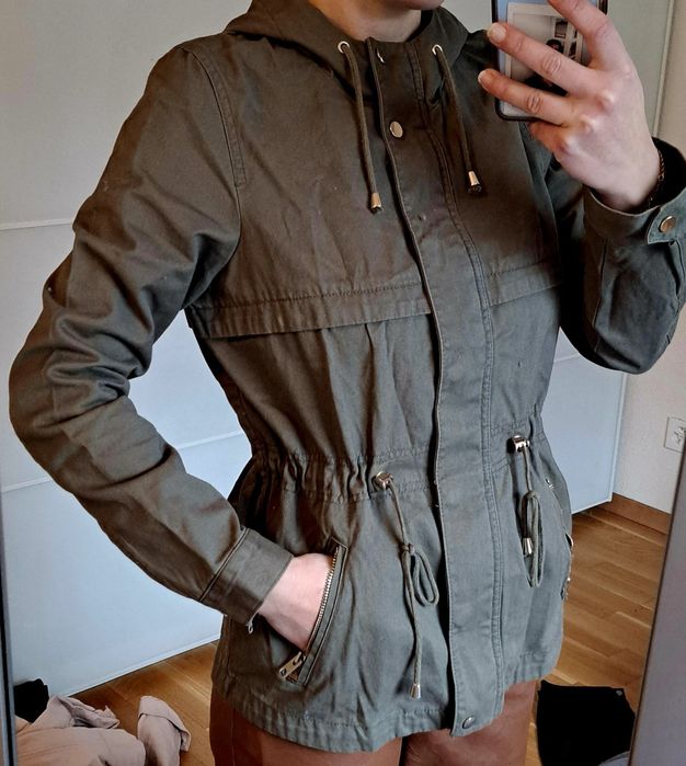 Жіноча вітровка H&M Розмір 36 Зручна Стильна
3. Осін