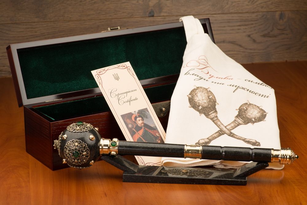 Булави ручної роботи.