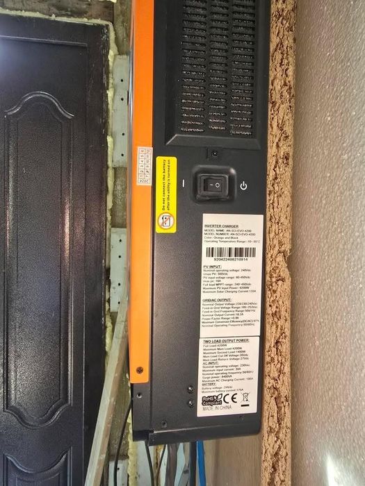 Инвертор с акумуляторами