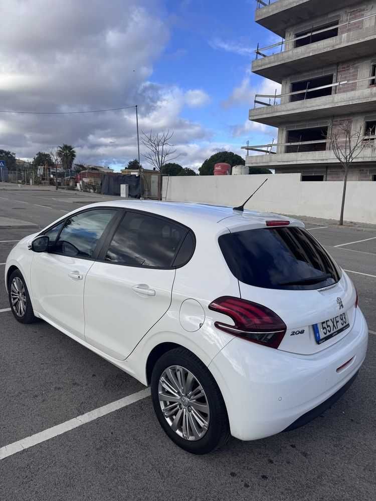 Peugeot 208 1.2 Signature