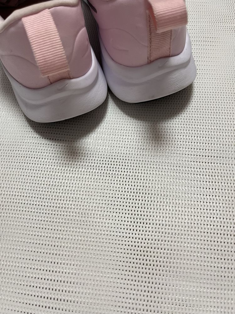 Кросівки Nike , р. 35