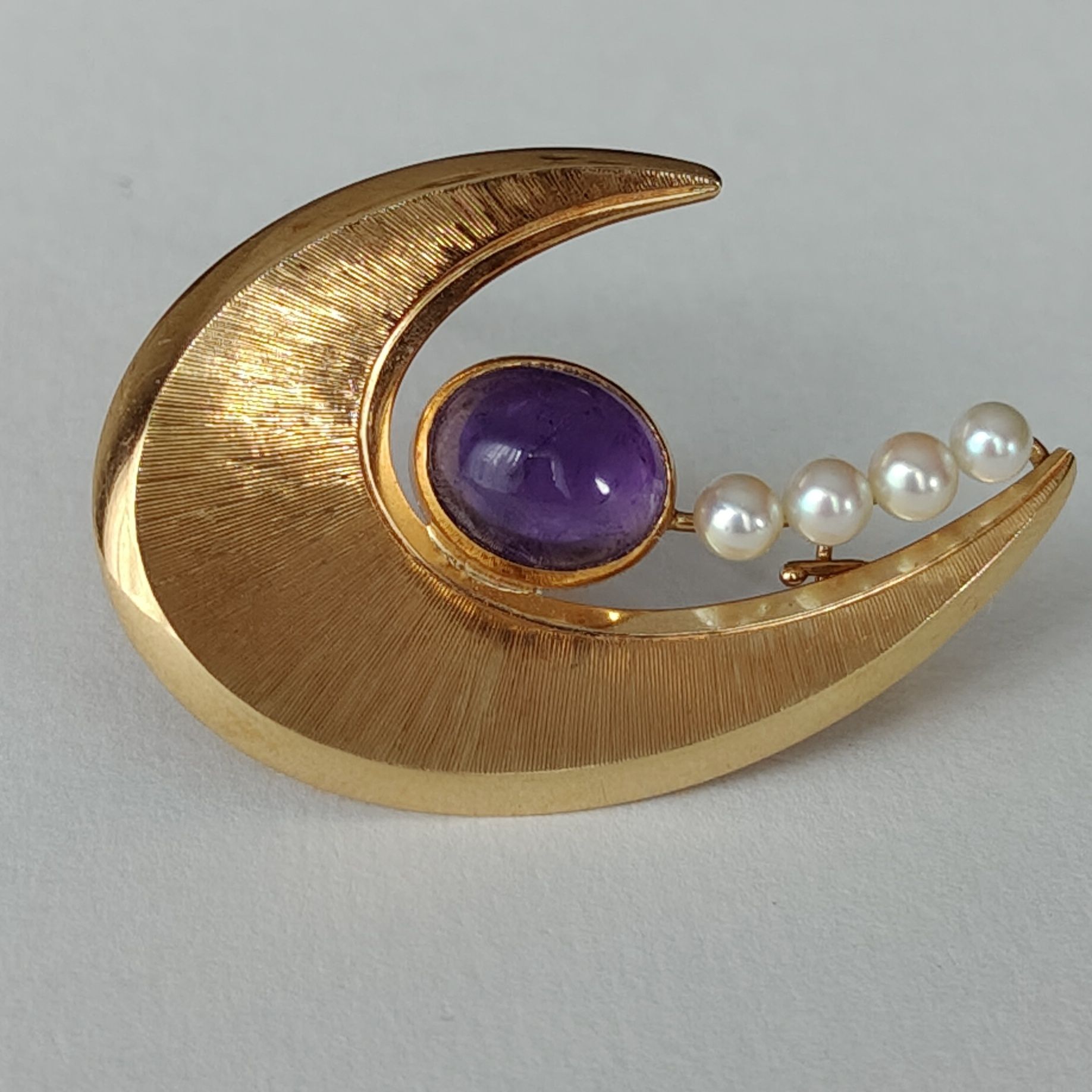 Broszka, złoto 18k, ametyst, perły, 1961 rok.