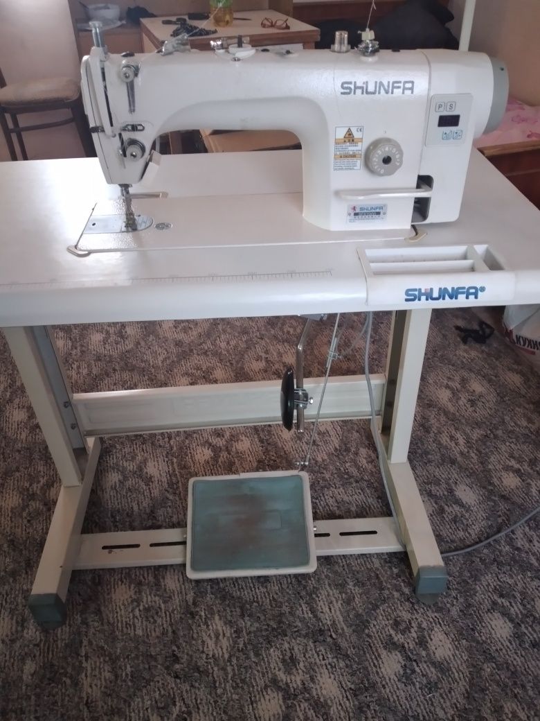 Продам промышленную швейную машину SHUNFA 8700 D.